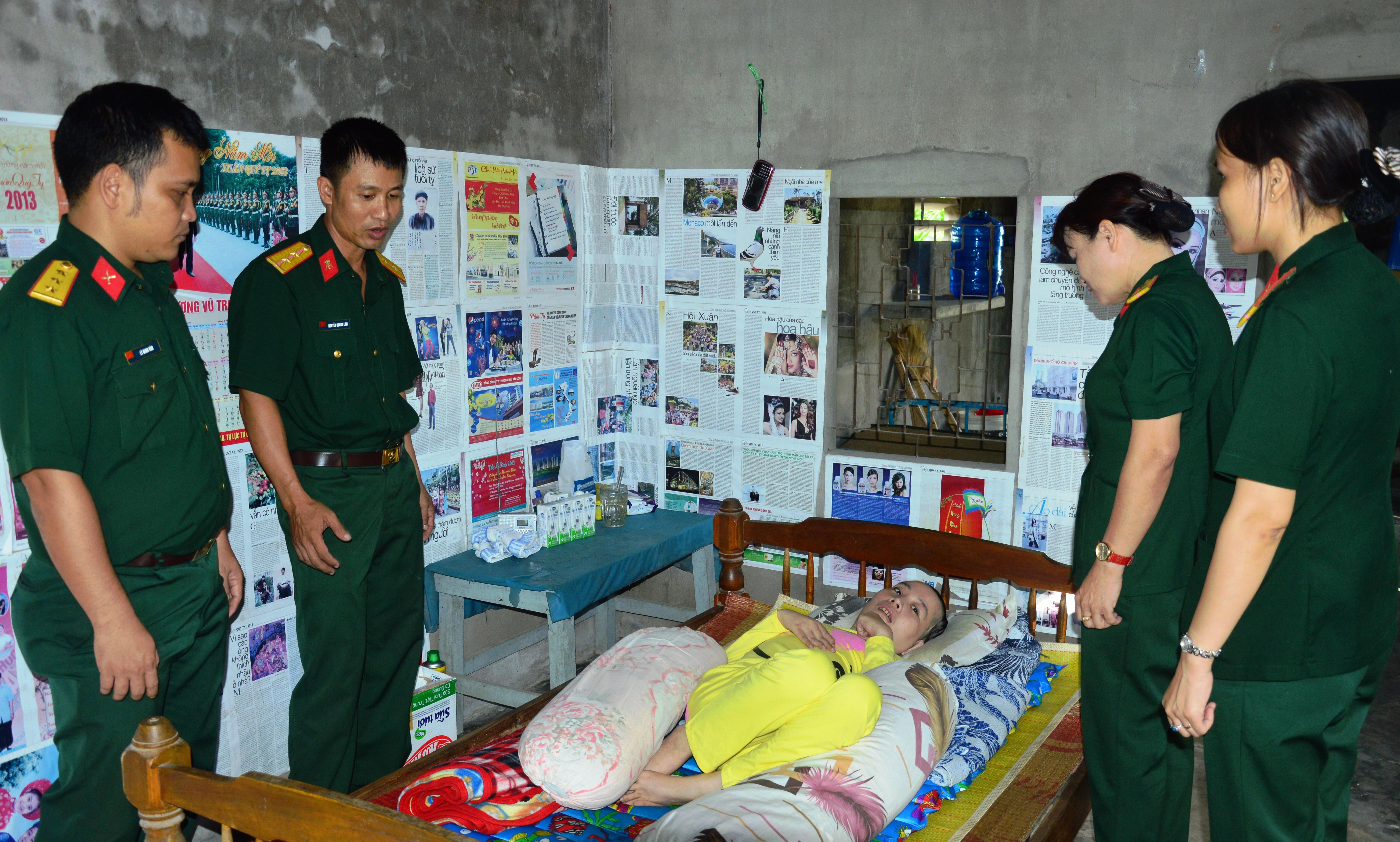 Gần 8 năm chăm vợ bị bại não